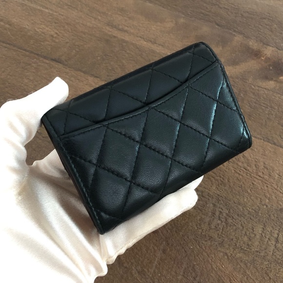 ❌SOLD❌ Chanel Black Lambskin 4 Ring Key holder - Picture 4 of 9
